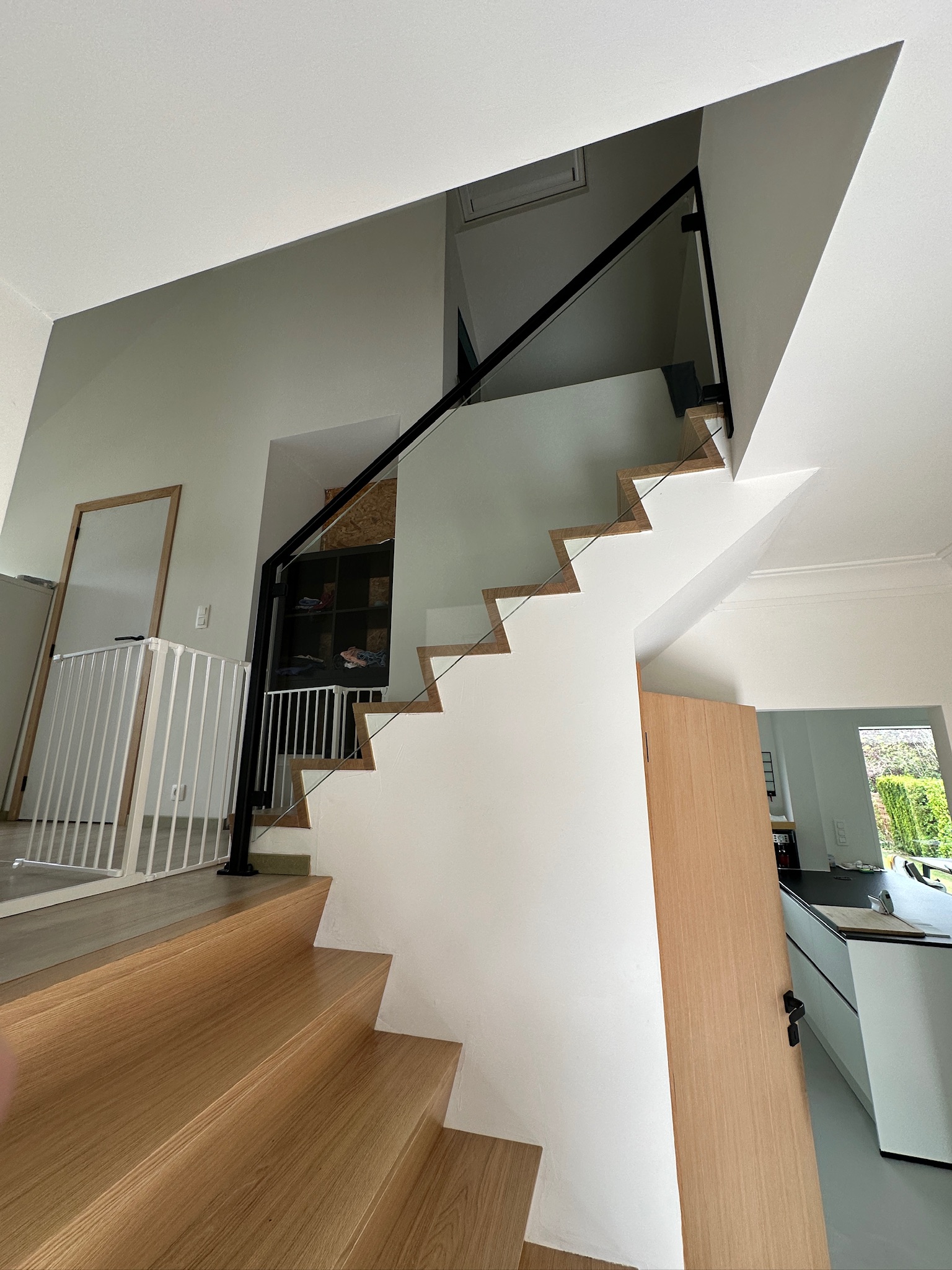 Zijdelingse glasbalustrade op maat - Balustrades project door Joos Technics