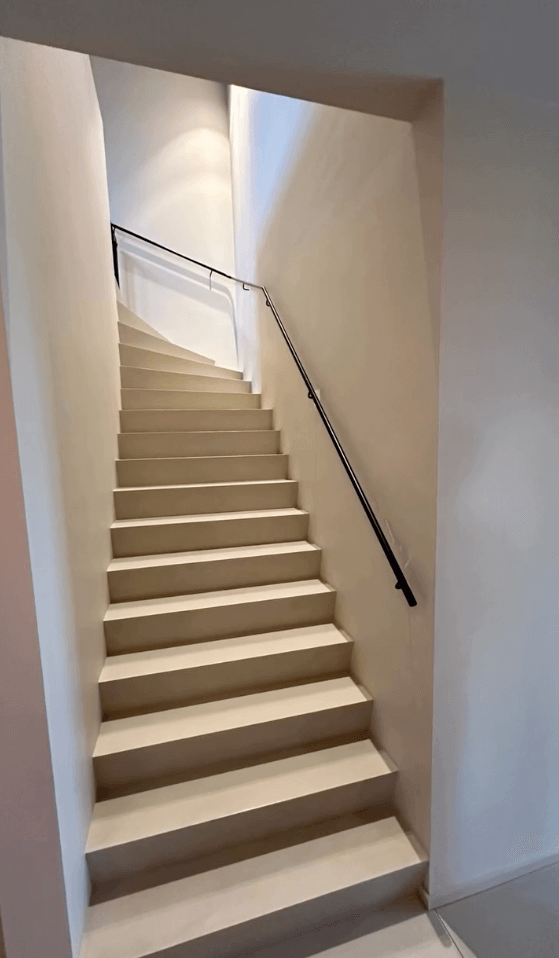 Zwart stalen trapleuning op maat - Balustrades project in Steenhuffel