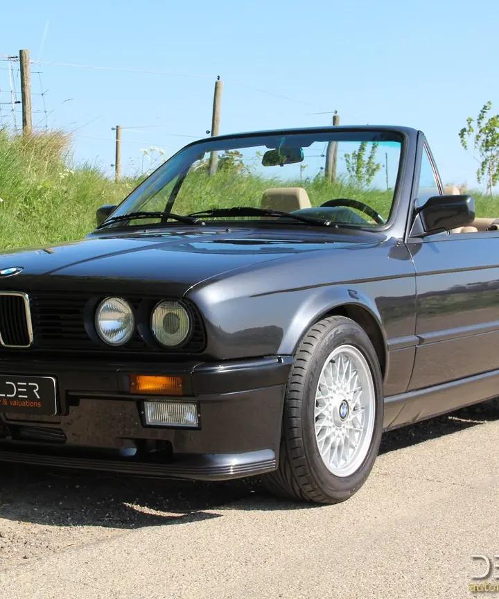 BMW 320i Cabriolet (E30)