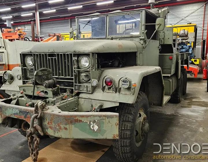 REO 6×6 army recovery truck